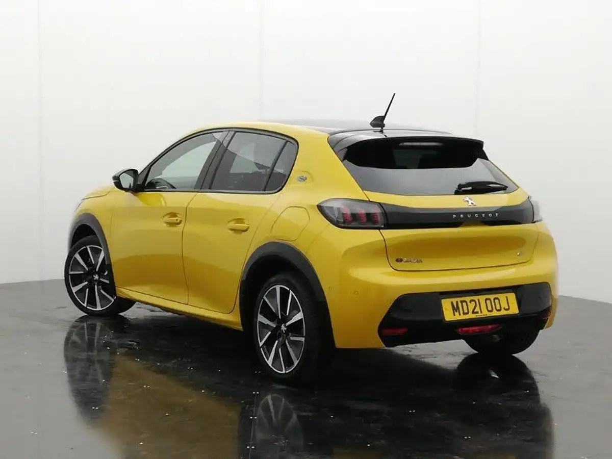 2021-peugeot-208-e-gt-premium-big-1