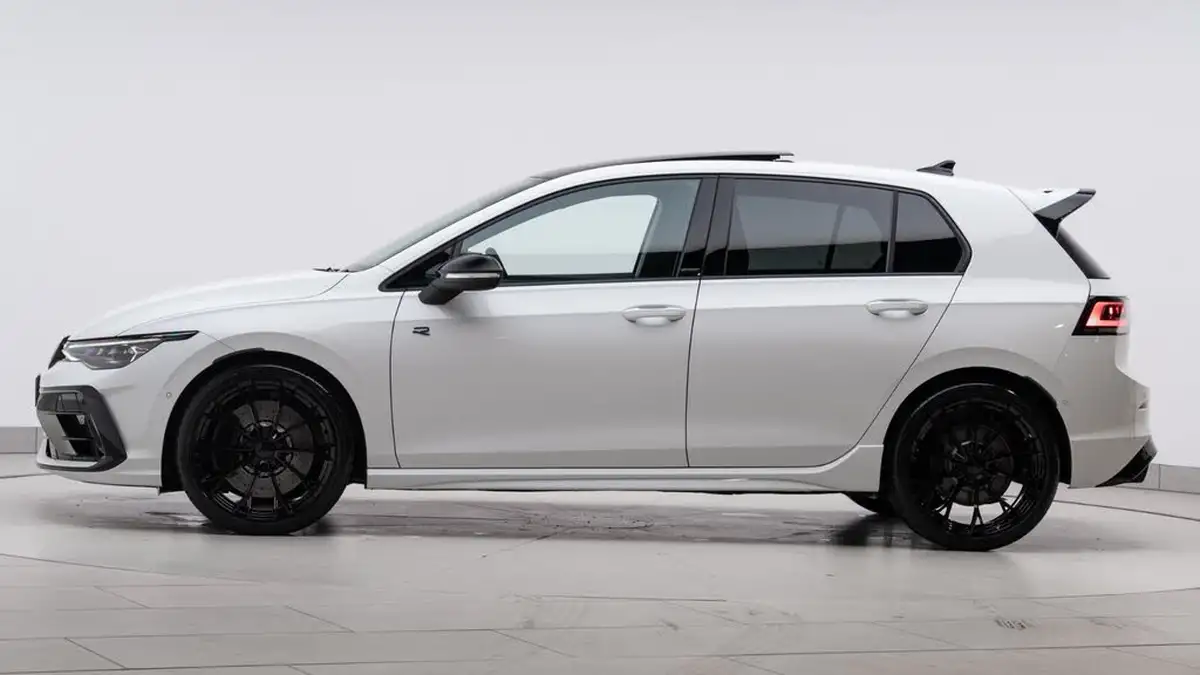 2025-volkswagen-golf-20-tsi-r-black-edition-big-3