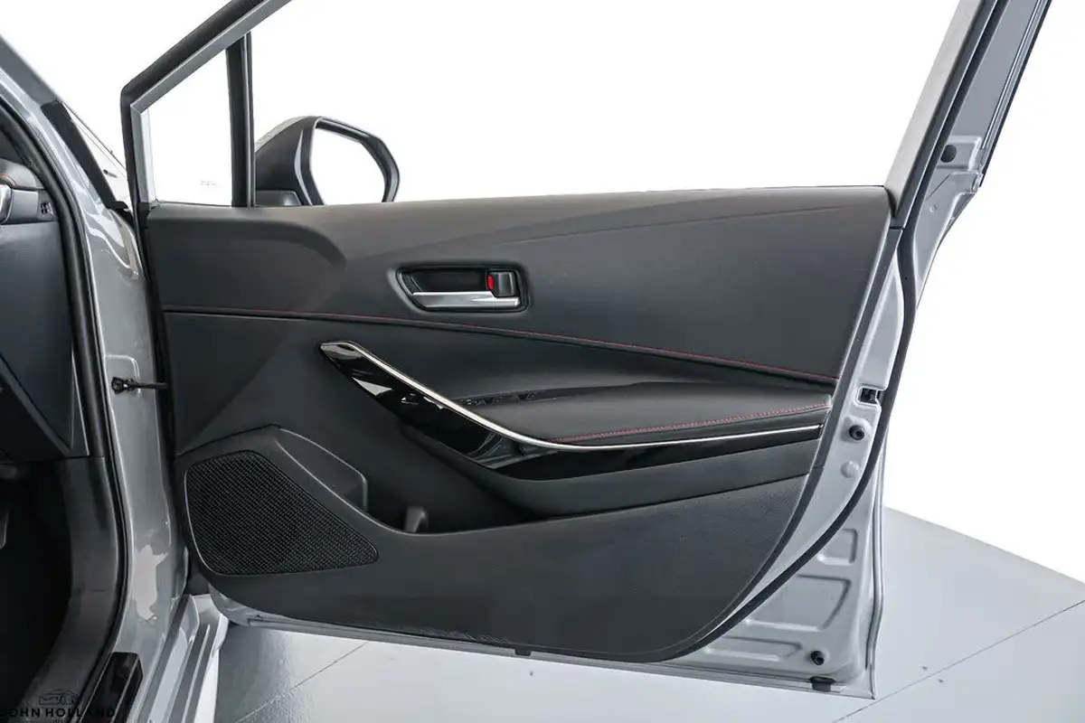 2022-toyota-corolla-20-vvt-i-excel-181bhp-trk-hatchback-big-16