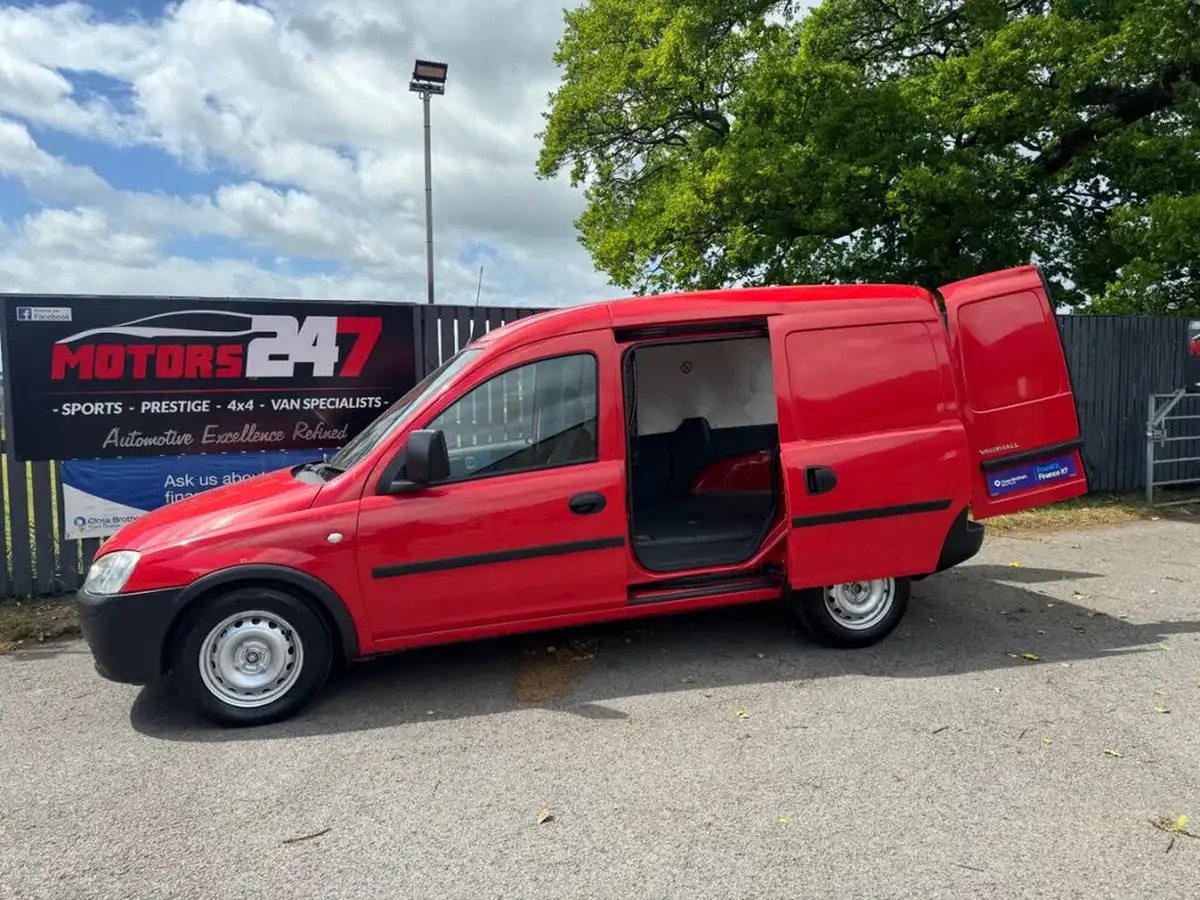 2010-vauxhall-combo-13td-1700-panel-big-11
