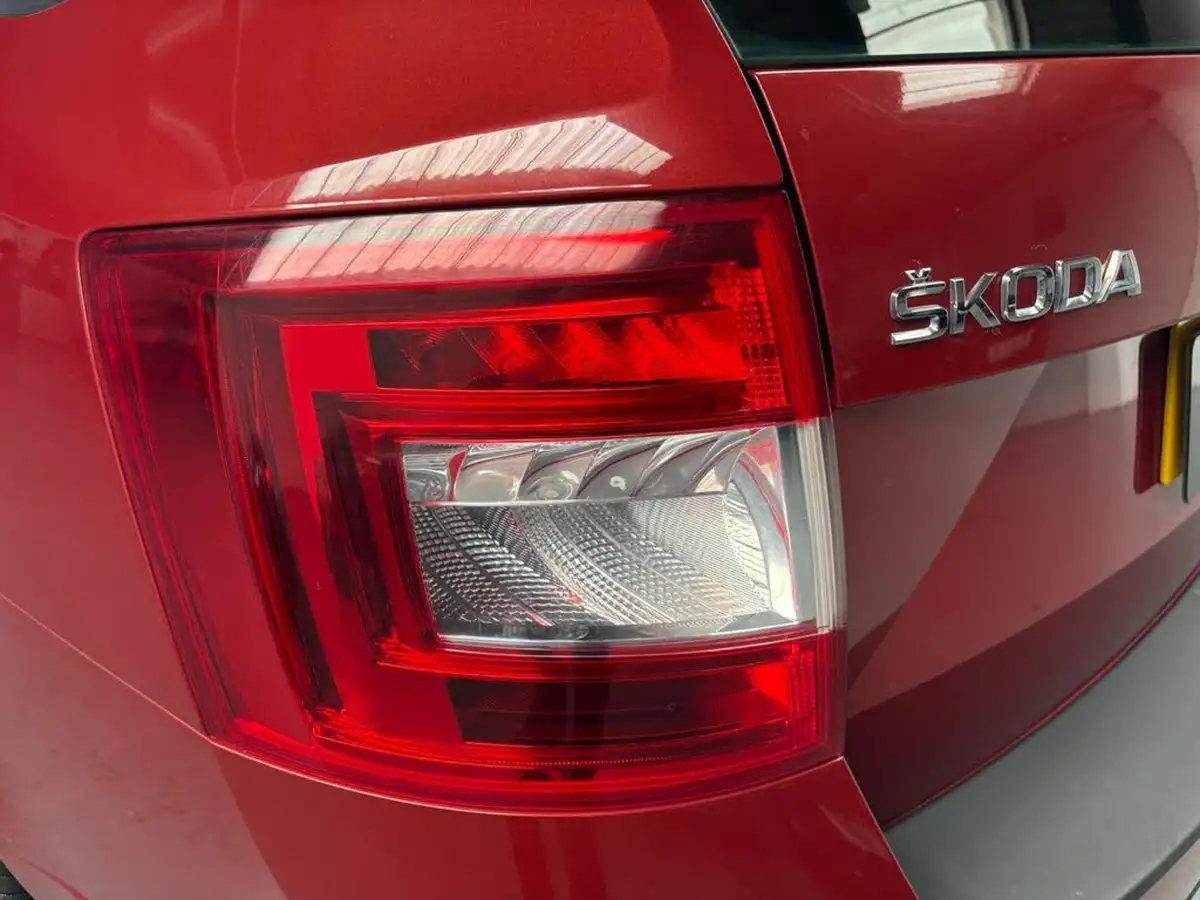 2013-skoda-octavia-20tdi-vrs-184ps-estate-big-22