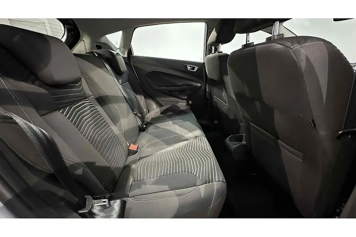 2014-ford-fiesta-125-zetec-5d-big-19