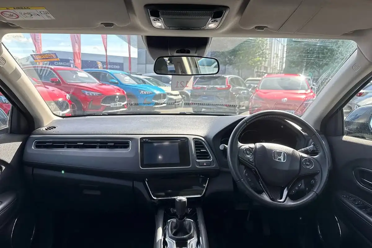 2018-honda-hr-v-15-i-vtec-se-big-3