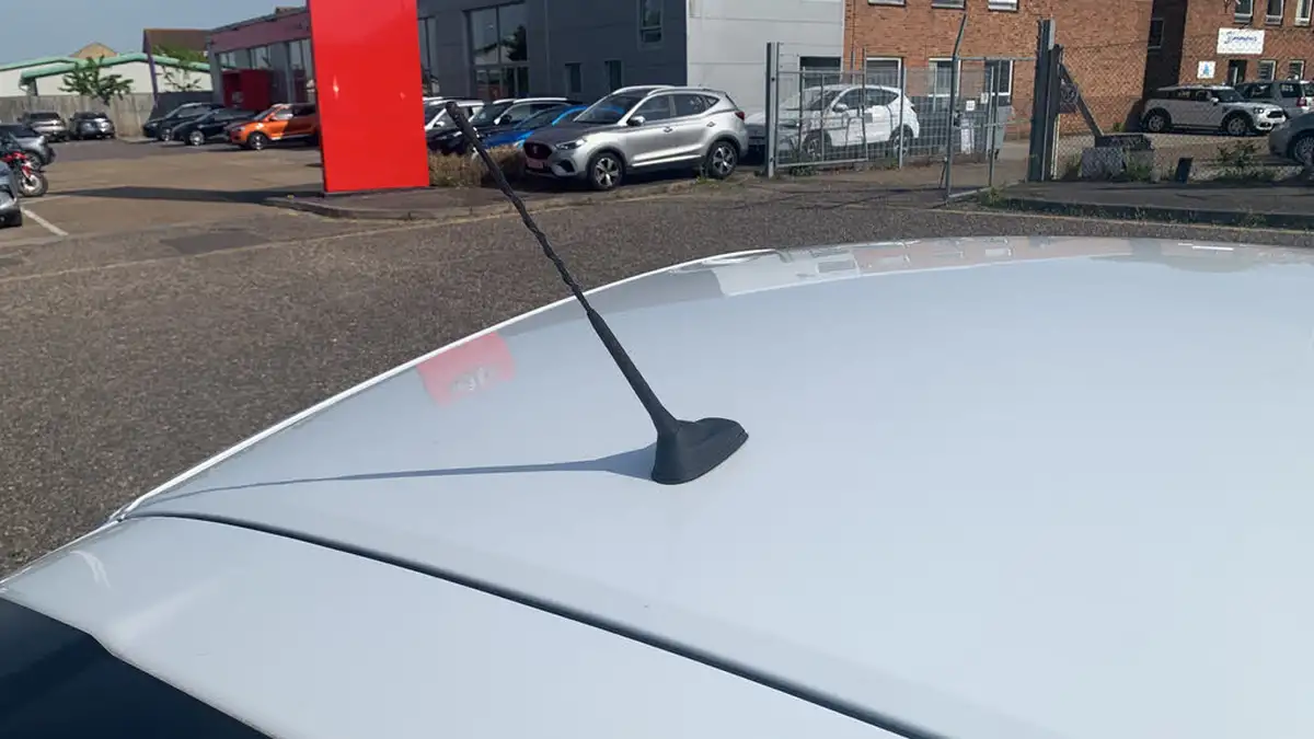 2023-peugeot-208-12-puretech-allure-premium-100ps-big-47