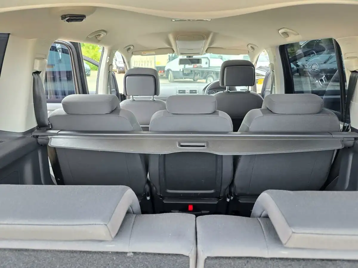 2014-volkswagen-touran-big-30