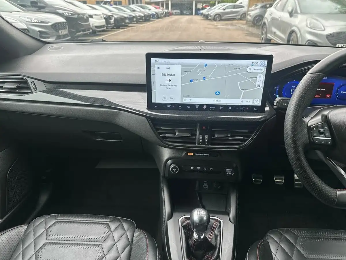2022-ford-focus-10t-st-line-vignale-155ps-hybrid-mhev-hatchback-big-18