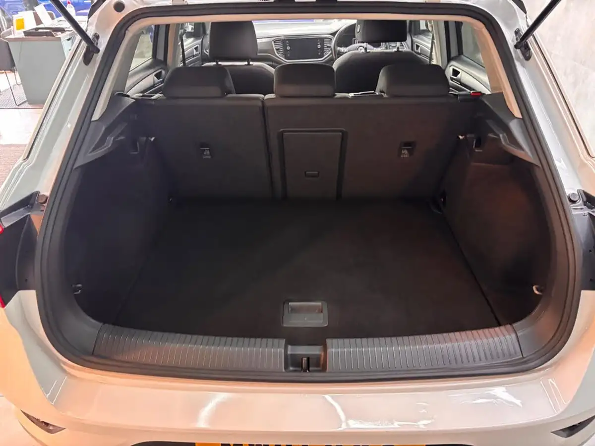 2018-volkswagen-t-roc-10-tsi-design-ss-big-21