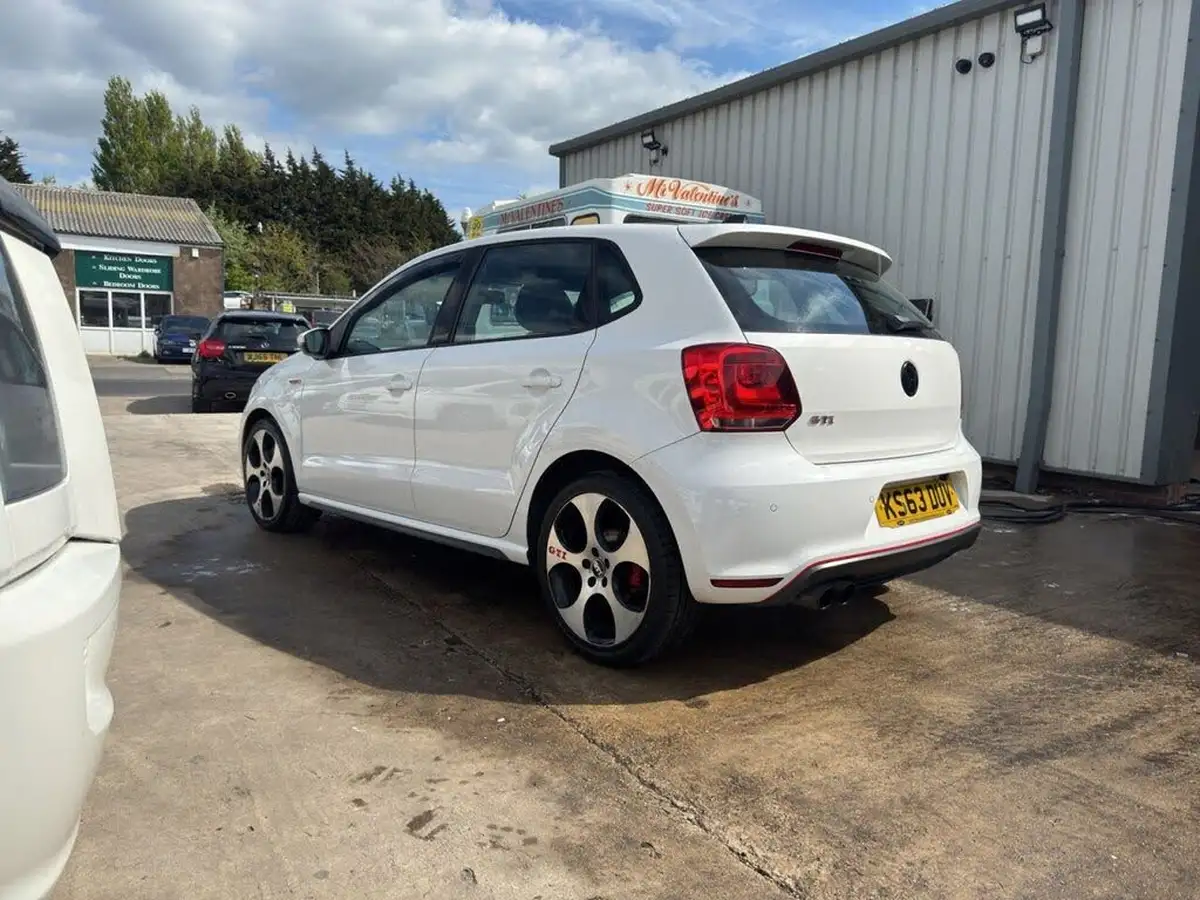 2014-volkswagen-polo-14-gti-5d-big-8