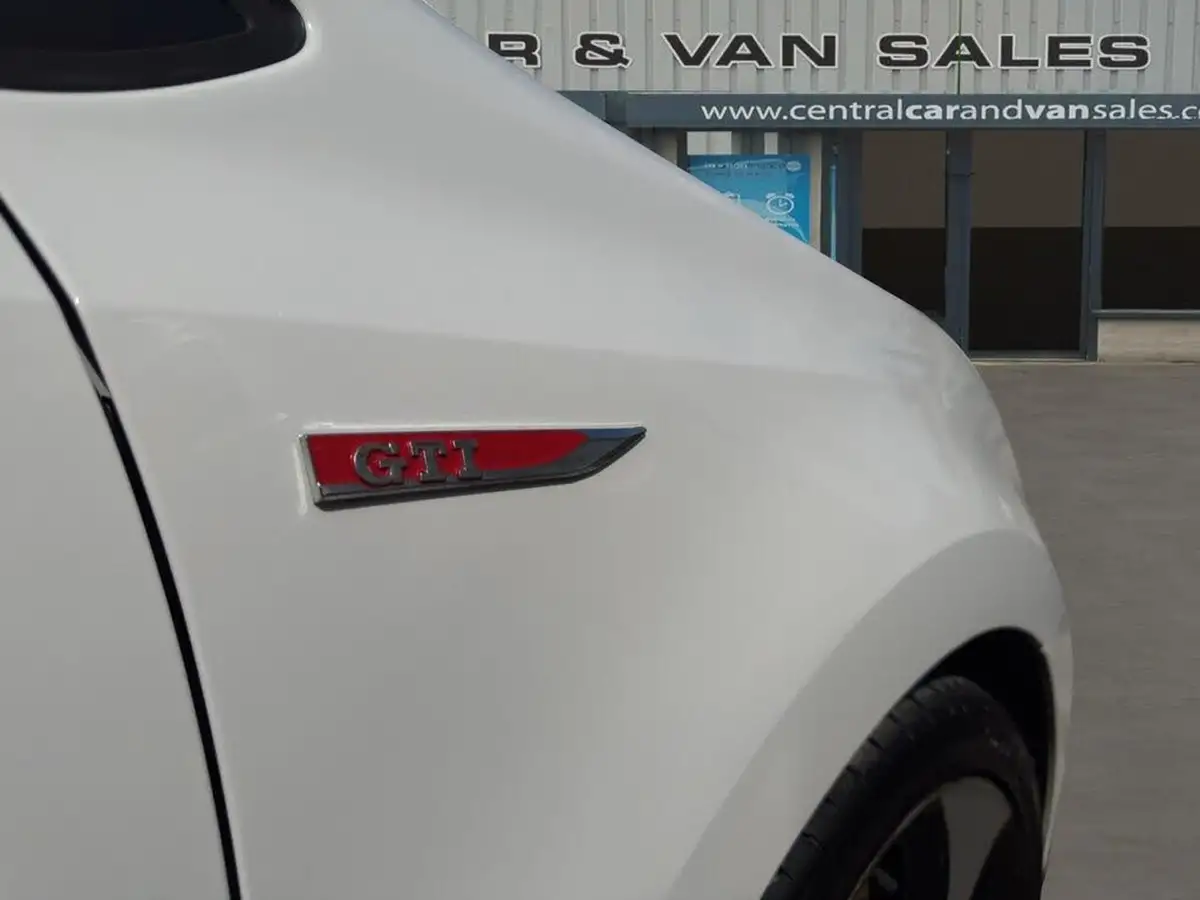 2014-volkswagen-polo-14-gti-5d-big-32