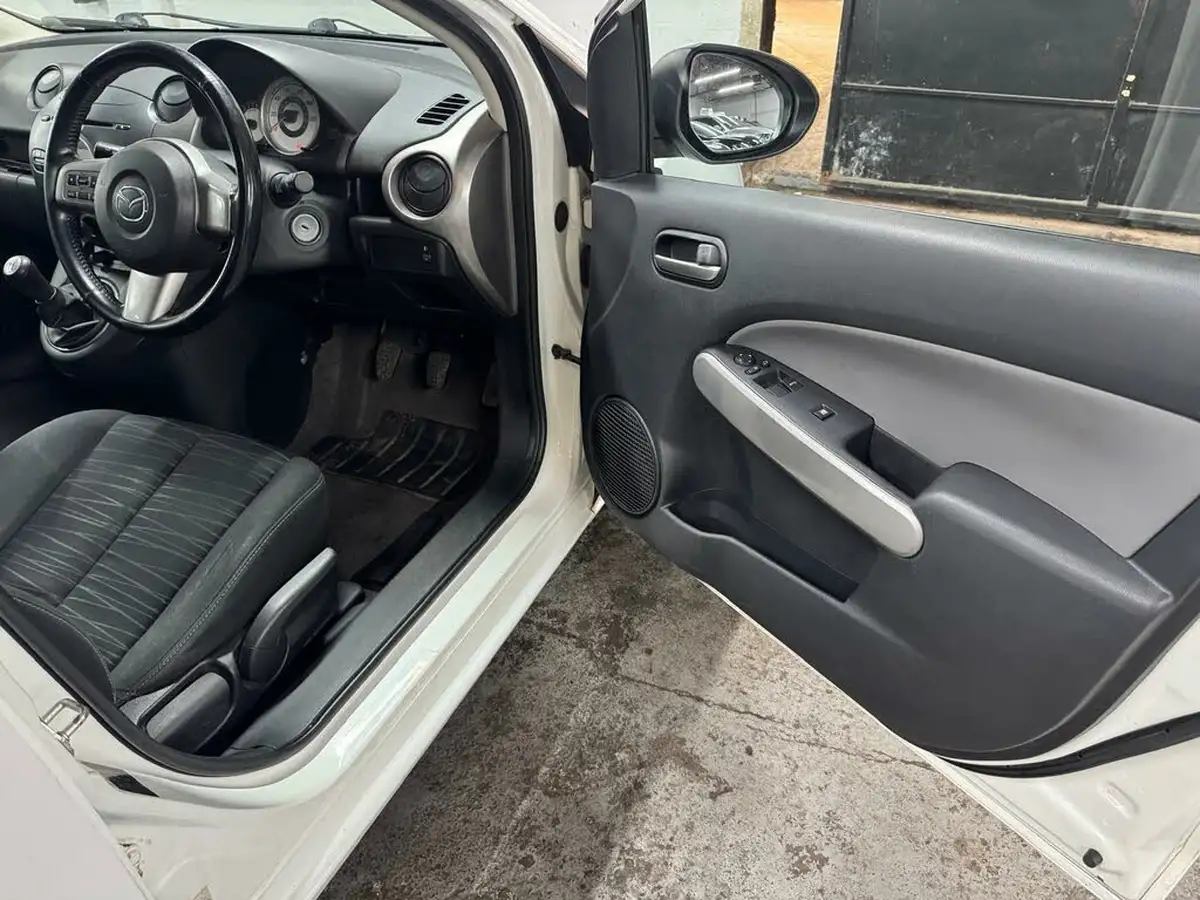 2009-mazda-mazda2-13-ts2-5d-big-45