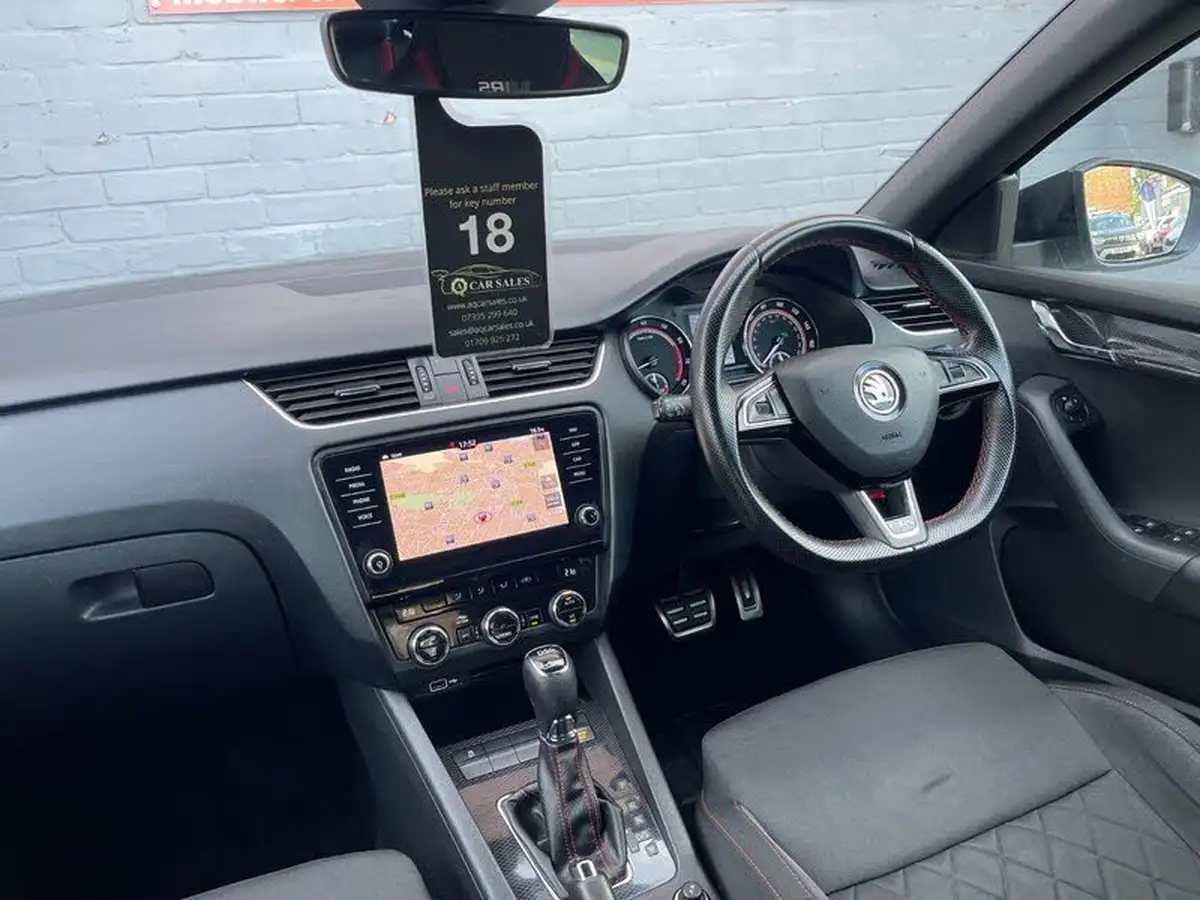 2019-skoda-octavia-20-tsi-vrs-hatchback-dsg-big-9