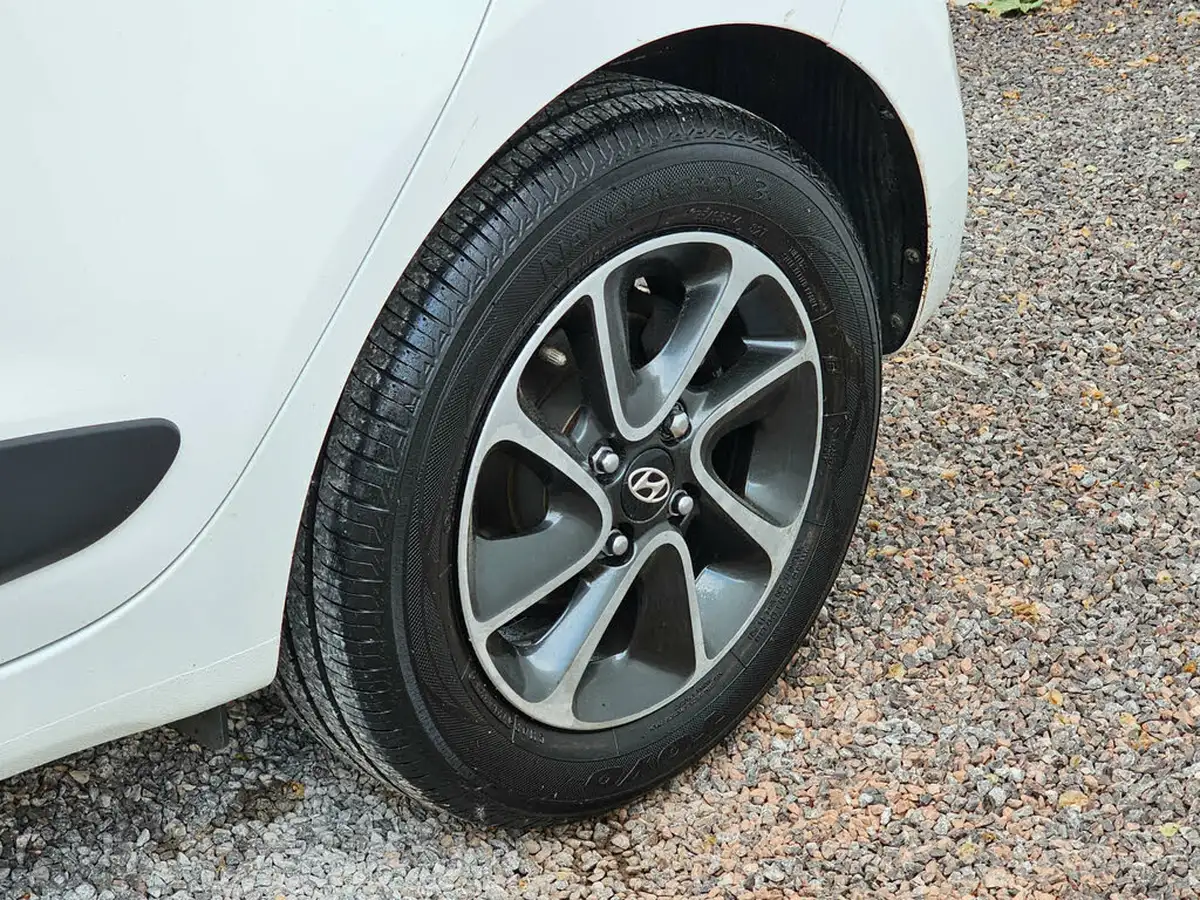 2017-hyundai-i10-10-premium-big-18