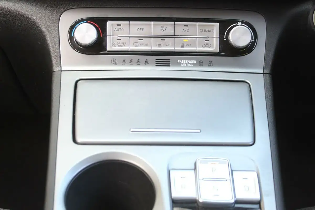 2022-hyundai-kona-e-premium-204ps-64kwh-7kw-obc-big-16