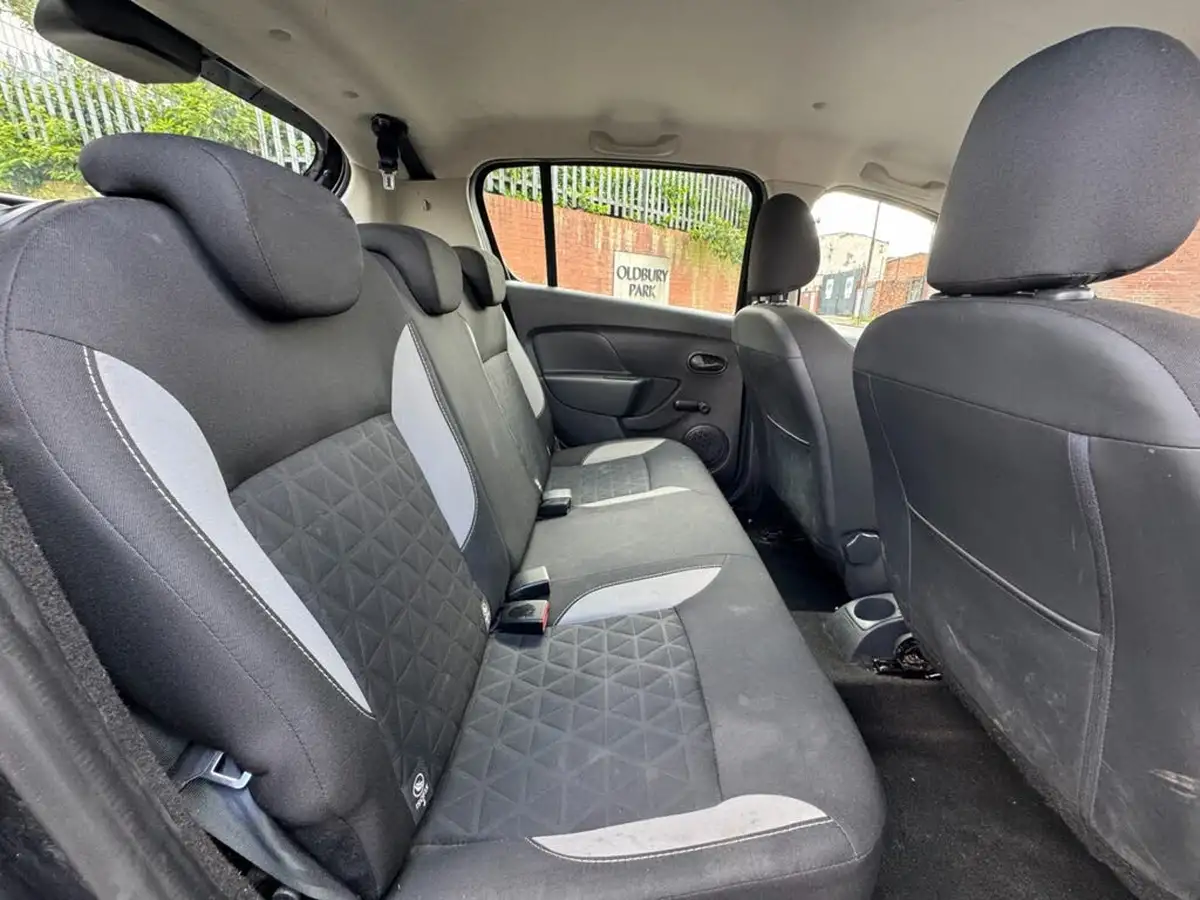 2015-dacia-sandero-stepway-09-laureate-big-15