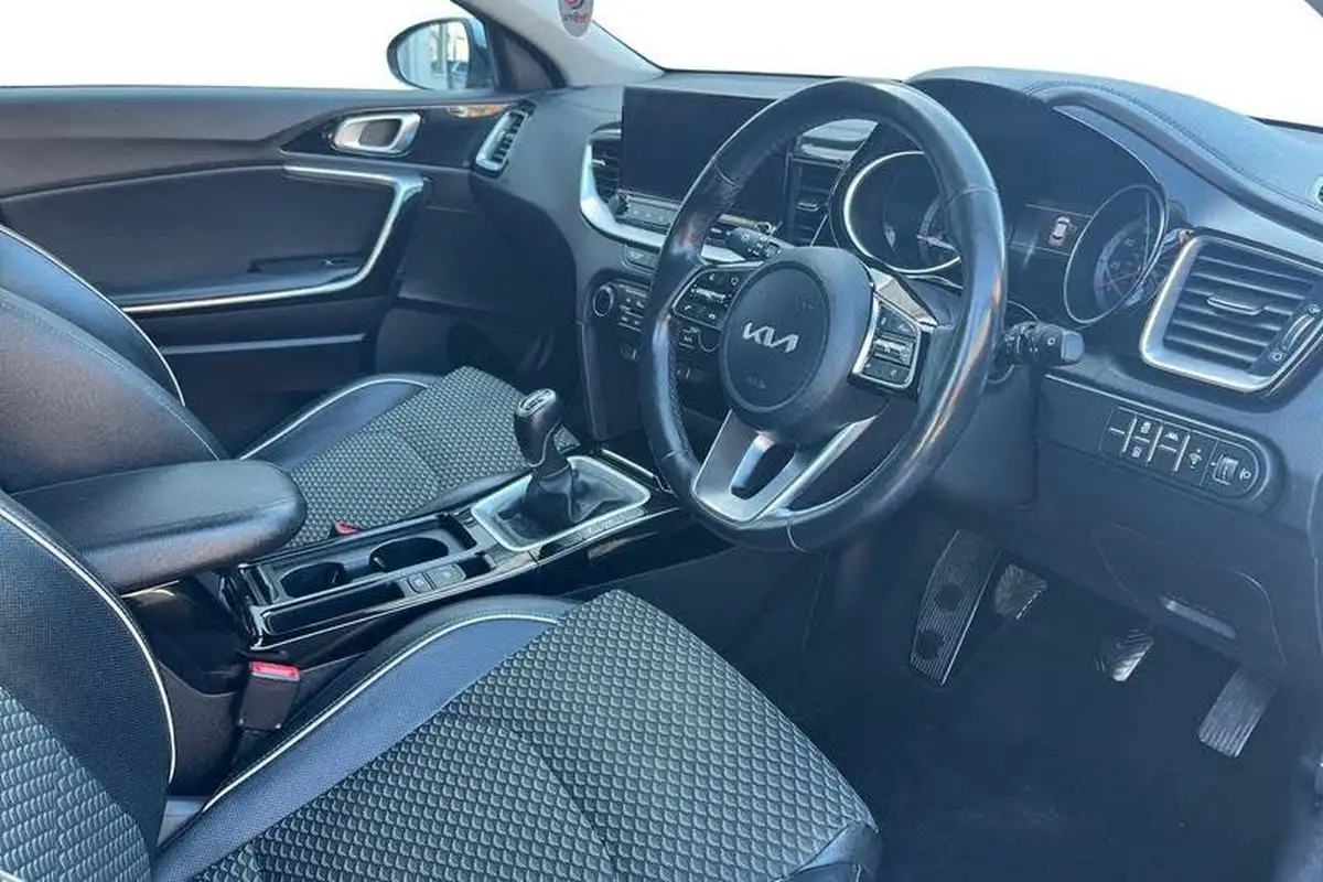 2022-kia-xceed-15-t-gdi-3-big-8