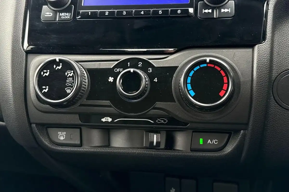 2020-honda-jazz-13-i-vtec-s-big-13