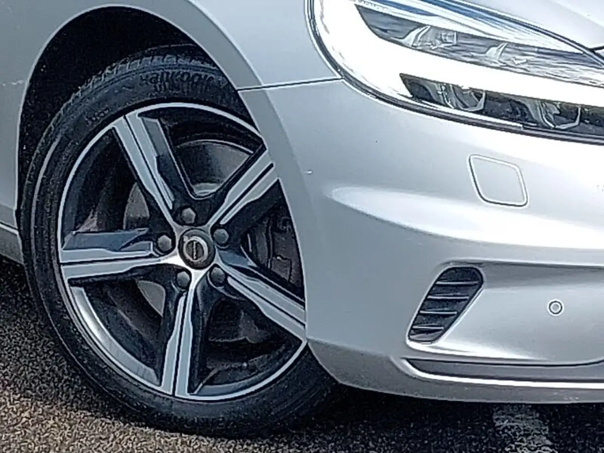 2019-volvo-v40-15-t3-r-design-edition-big-8