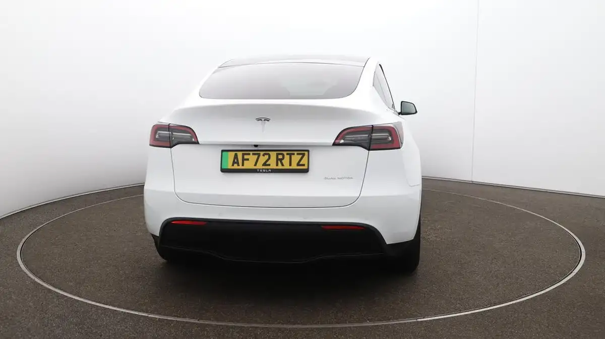 2022-tesla-model-y-e-long-range-big-49