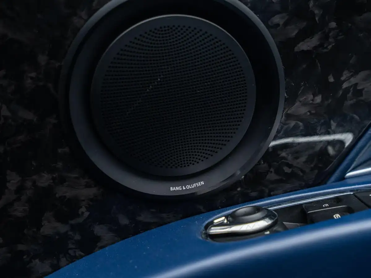 2016-aston-martin-db11-52-v12-big-5