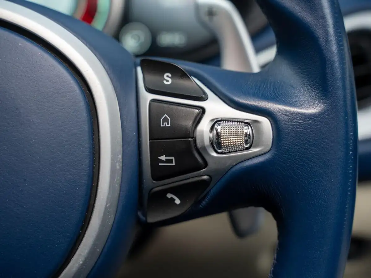 2016-aston-martin-db11-52-v12-big-29