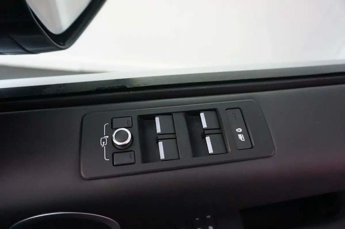 2019-land-rover-discovery-30-sd-v6-hse-luxury-big-24
