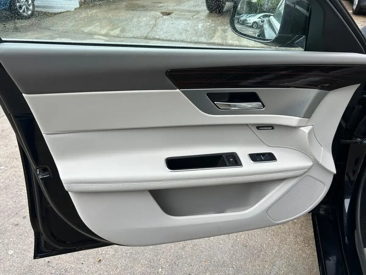 2018-jaguar-xf-20i-portfolio-200ps-saloon-4d-1999cc-big-29