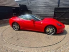 2010-ferrari-california-43-small-22
