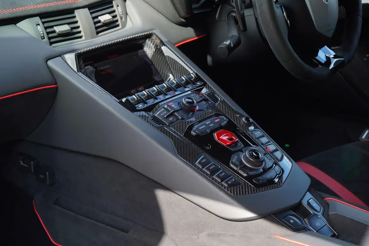 2019-lamborghini-aventador-65-svj-big-20