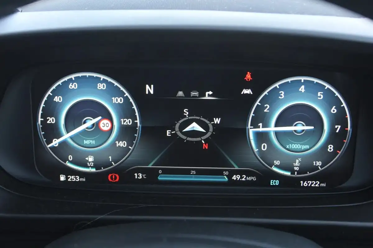 2021-hyundai-i20-10-t-gdi-premium-eclutch-imt-big-19