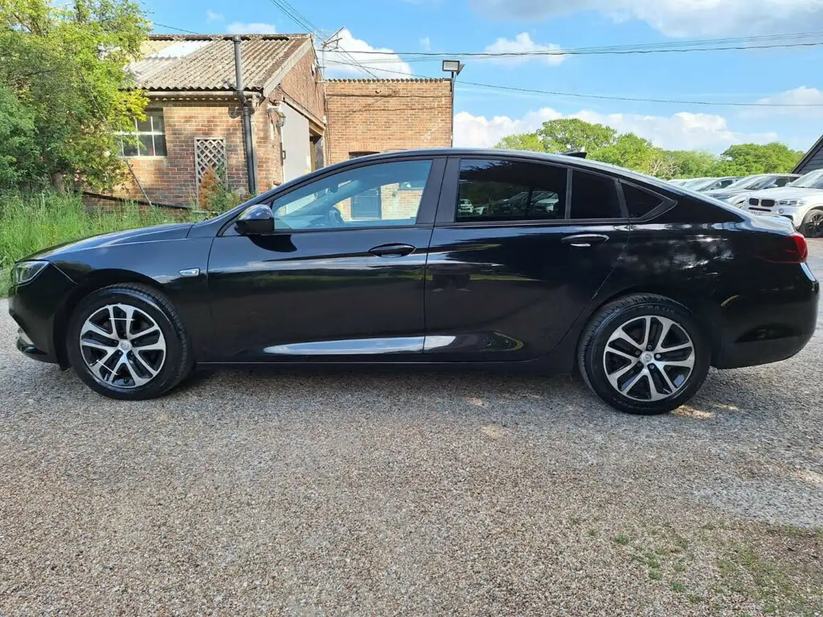2018-vauxhall-insignia-grand-sport-16td-design-nav-136ps-ecotec-big-7