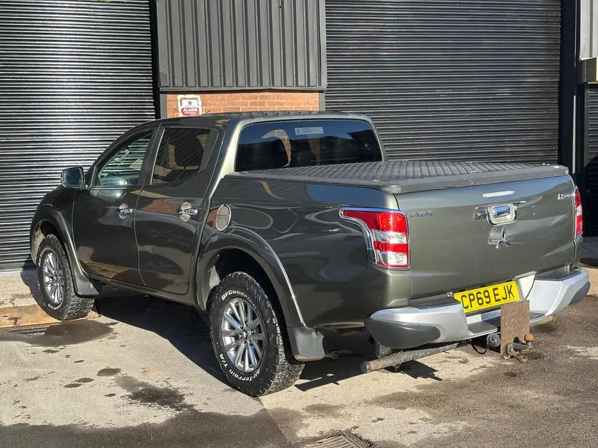 2019-mitsubishi-l200-24di-d-barbarian-eu6-big-41