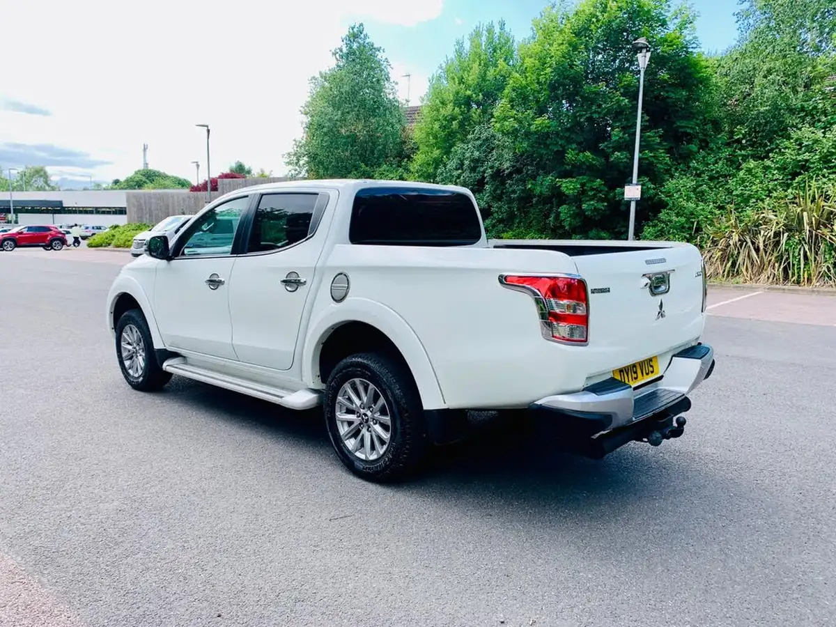 2019-mitsubishi-l200-24di-d-barbarian-eu6-big-6