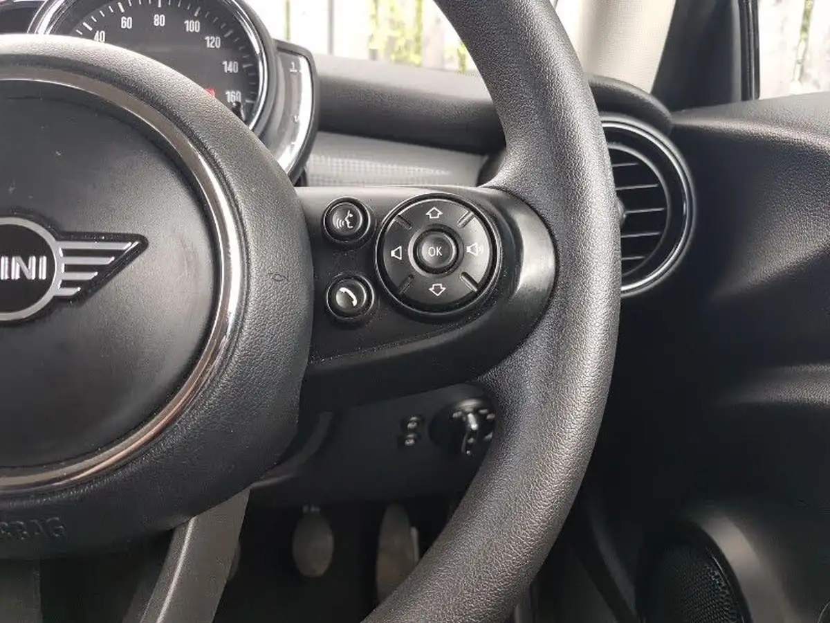 2019-mini-cooper-15-cooper-classic-hatchback-3d-big-12