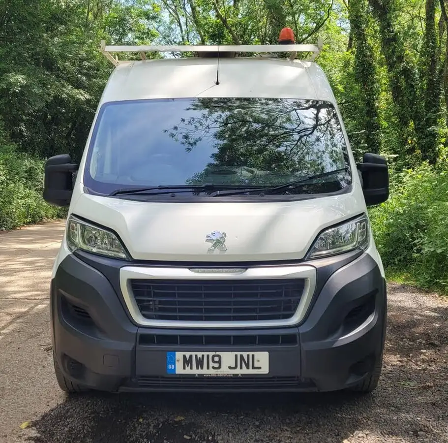2019-peugeot-boxer-20-bluehdi-professional-435-l3h2-130-big-1
