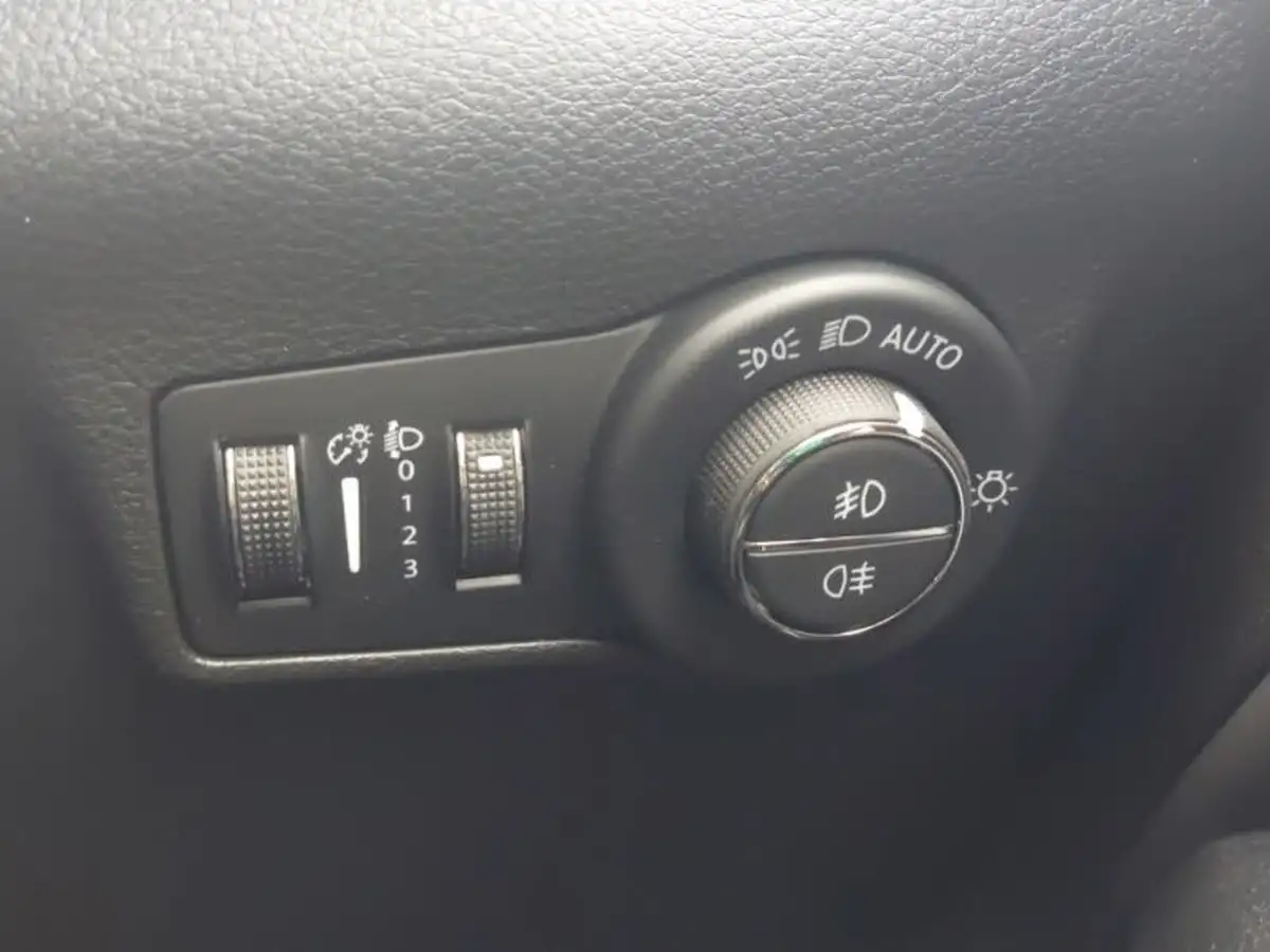 2025-jeep-compass-15-summit-big-12