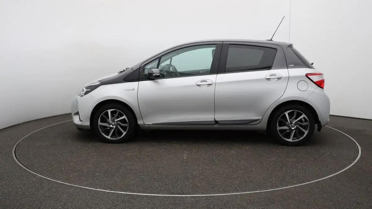 2020-toyota-yaris-15-vvt-i-y20-98bhp-hybrid-1497cc-e-cvt-big-63