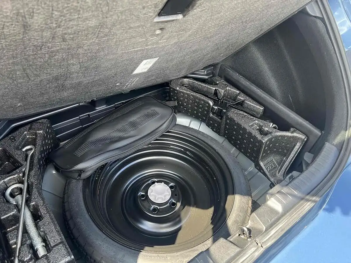 2020-toyota-corolla-18-vvt-i-icon-tech-spare-wheel-hatchback-5d-big-23