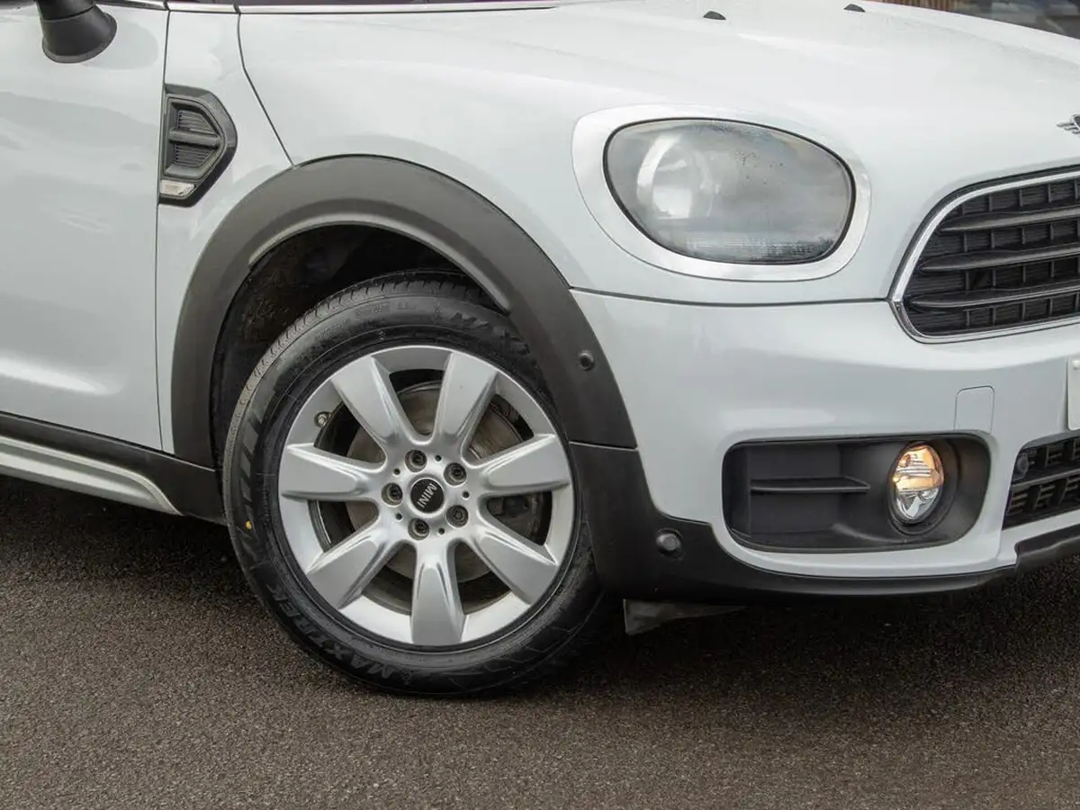 2019-mini-countryman-15-cooper-classic-big-10