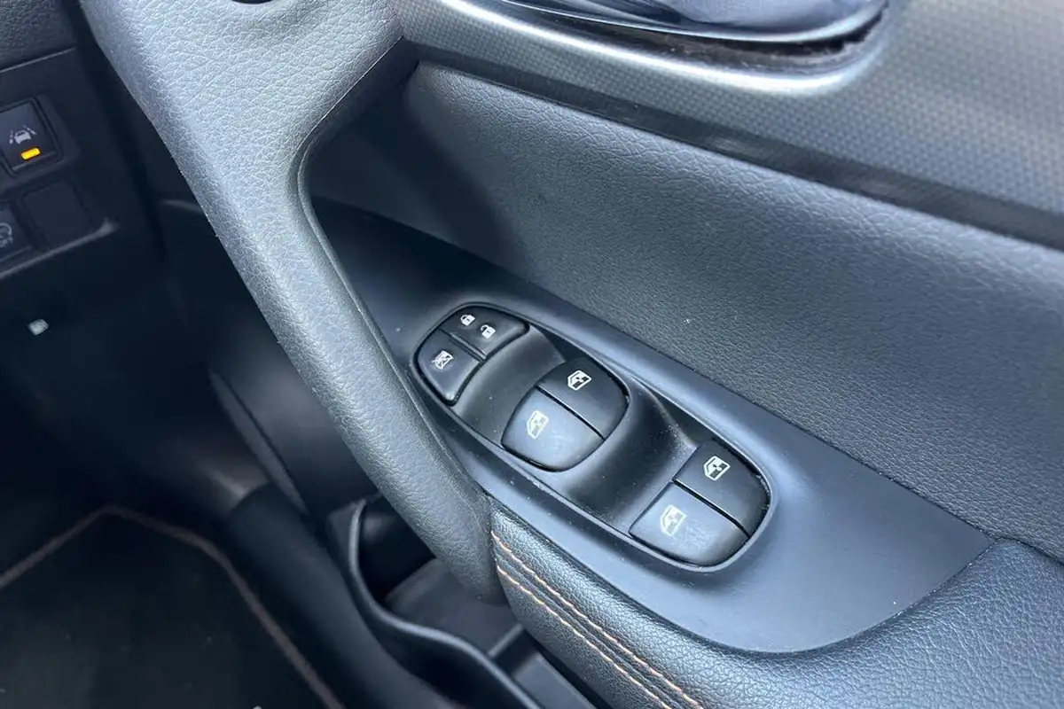 2019-nissan-qashqai-13-dig-t-n-motion-140ps-big-11