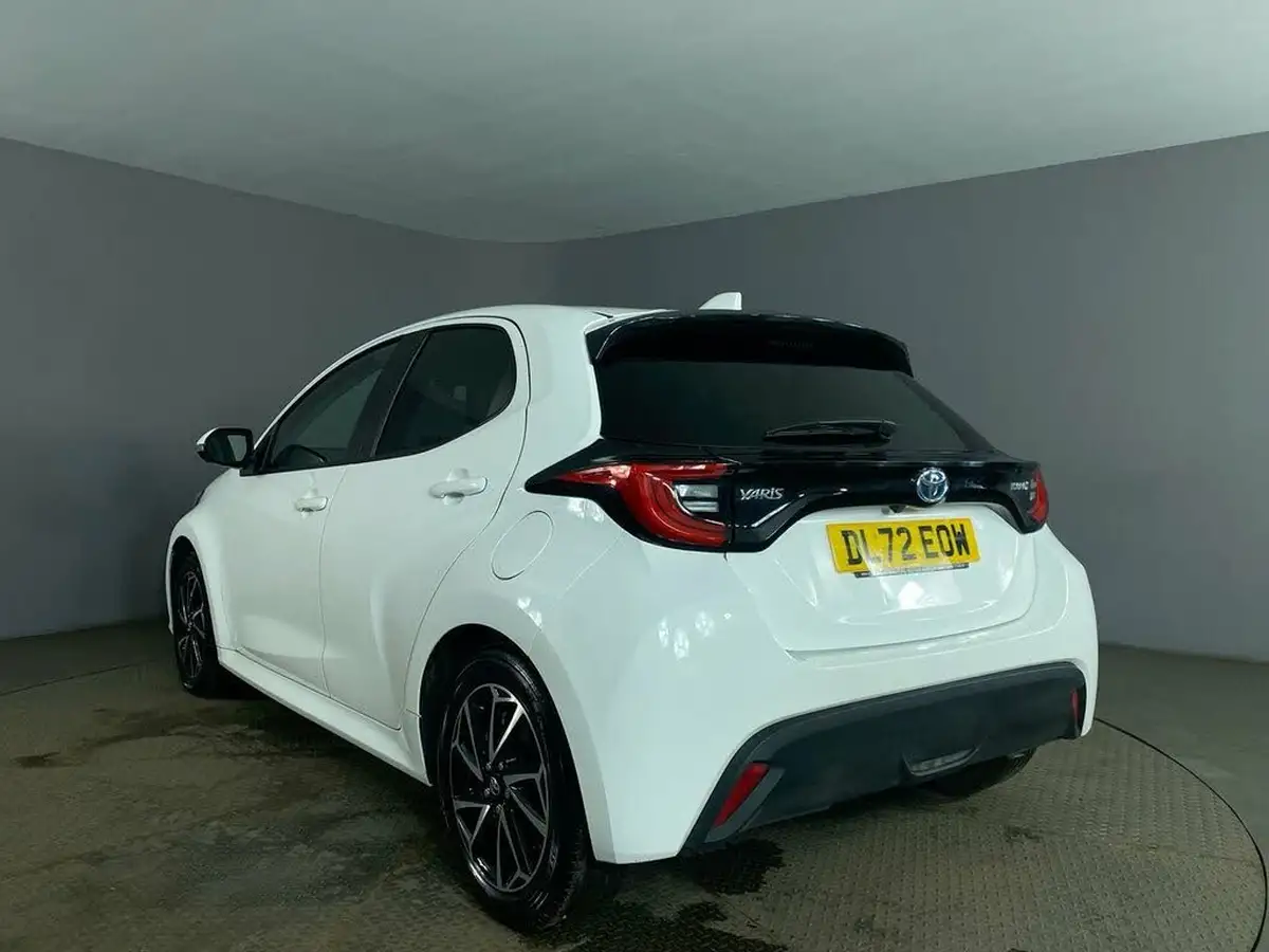 2023-toyota-yaris-15-vvt-i-design-big-5