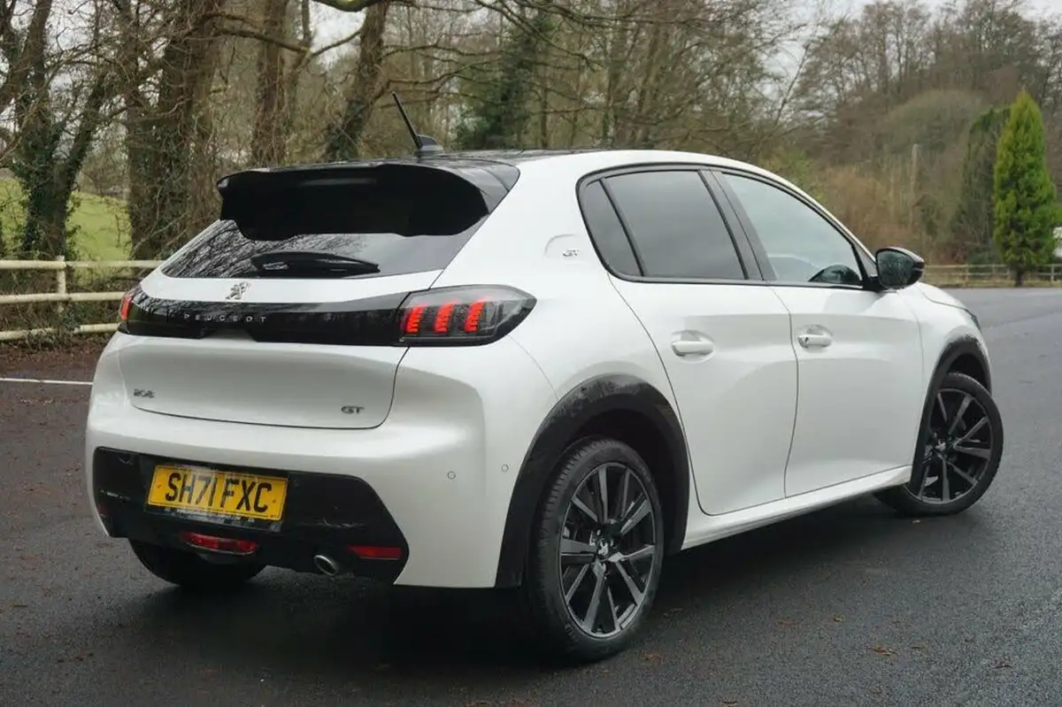2021-peugeot-208-12-puretech-gt-premium-100bhp-eat8-big-9