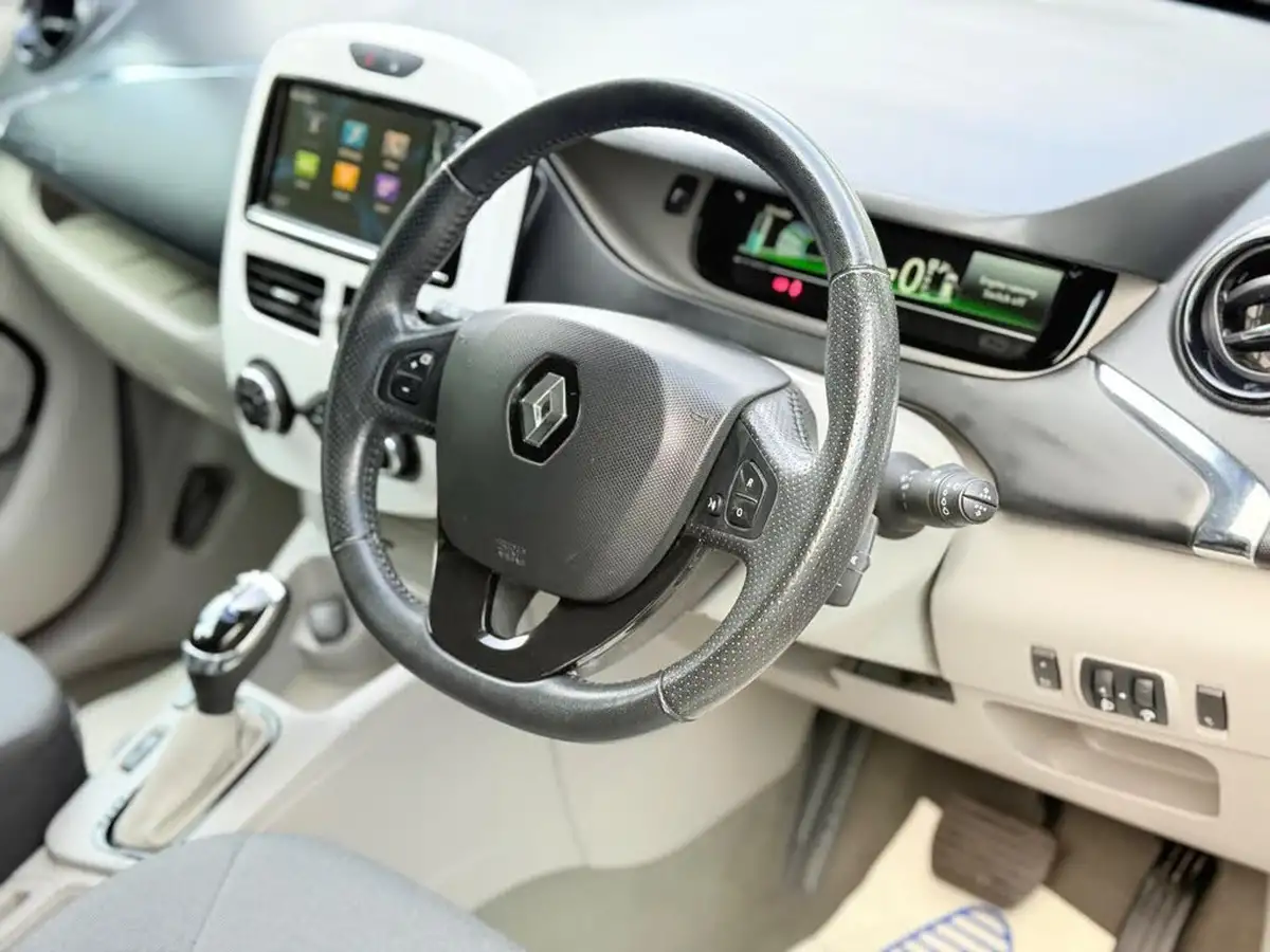 2015-renault-zoe-e-dynamique-intens-big-11