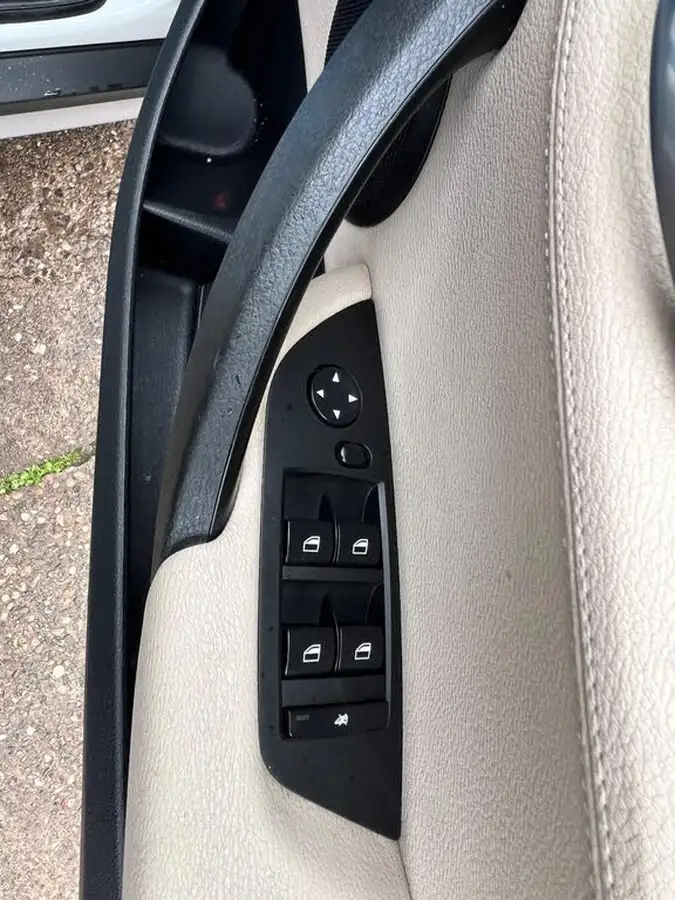 2013-bmw-x1-20td-sdrive18d-xline-auto-big-31