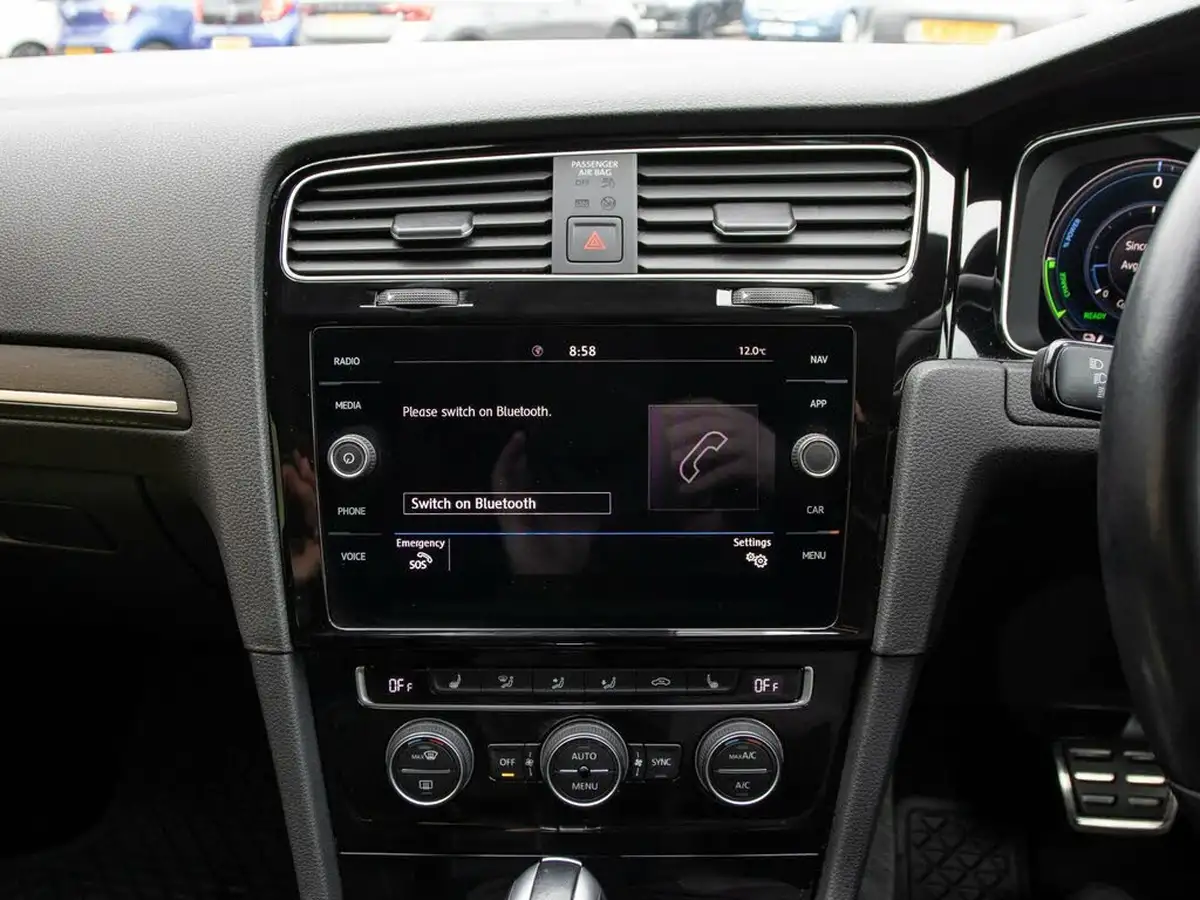 2020-volkswagen-golf-14-tsi-gte-advance-big-23