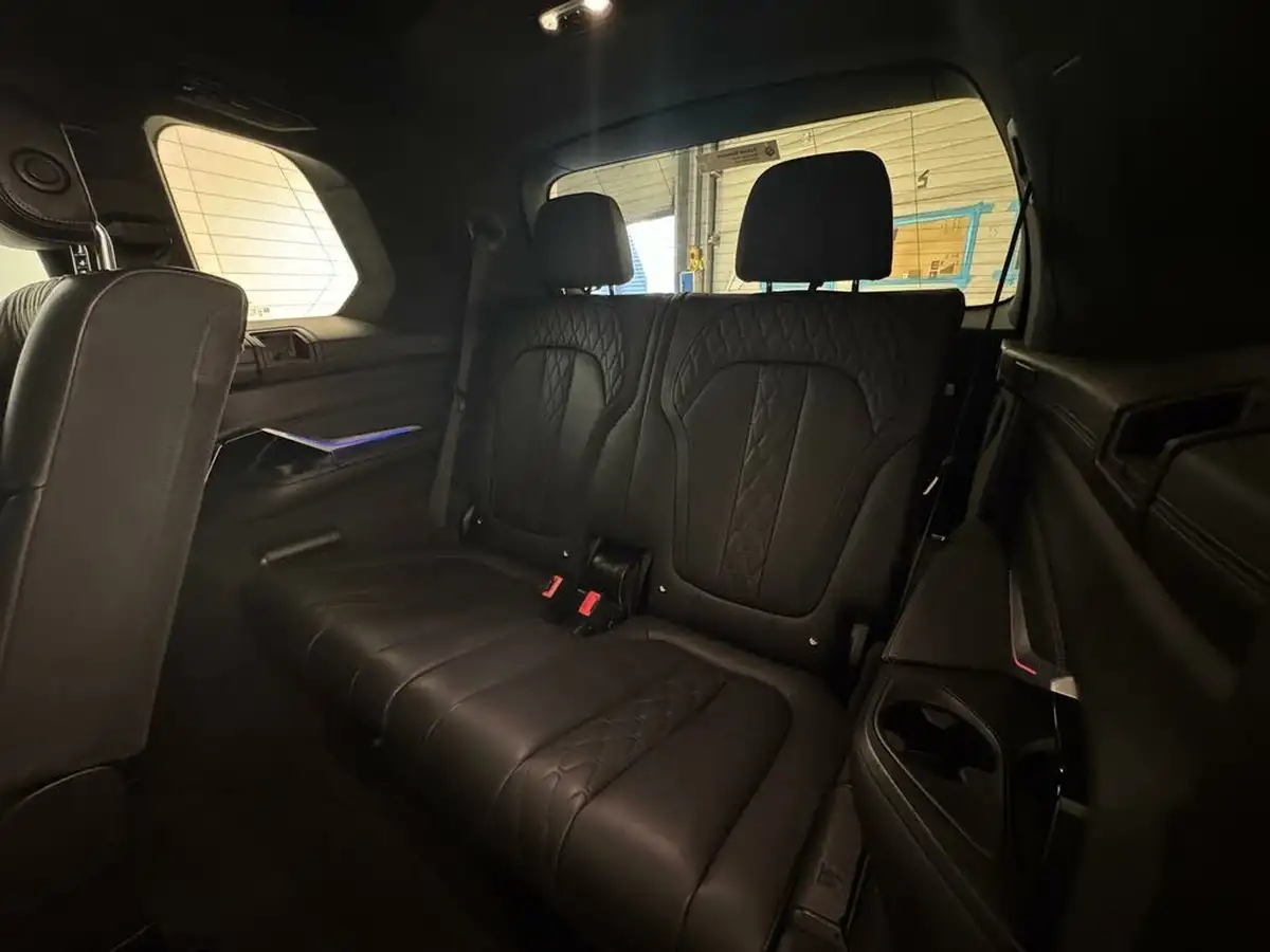 2019-bmw-x7-30-xdrive40i-m-sport-big-19