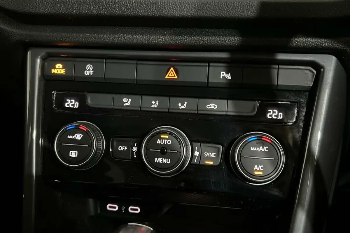 2021-volkswagen-t-roc-15-tsi-sel-dsg-big-19