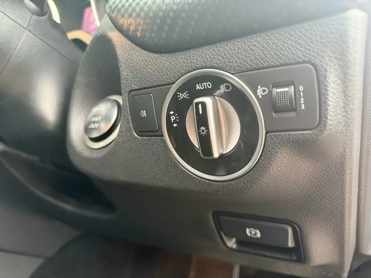 2018-mercedes-benz-a-class-16-a180-amg-line-ss-7g-dct-big-26