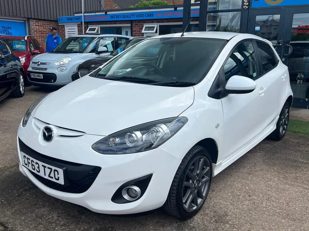 2013-mazda-mazda2-13-venture-big-13