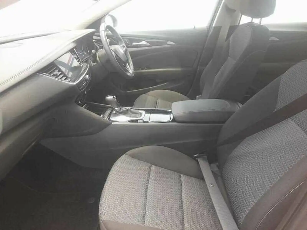 2022-vauxhall-insignia-grand-sport-15-turbo-d-design-auto-big-14
