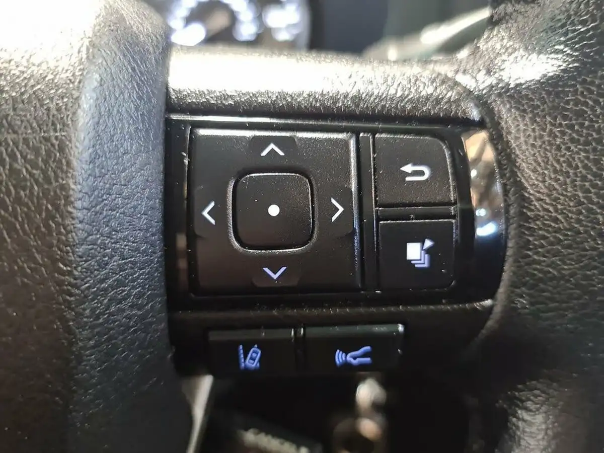 2022-toyota-hi-lux-24d-4d-icon-150hpeu6d-auto-big-37